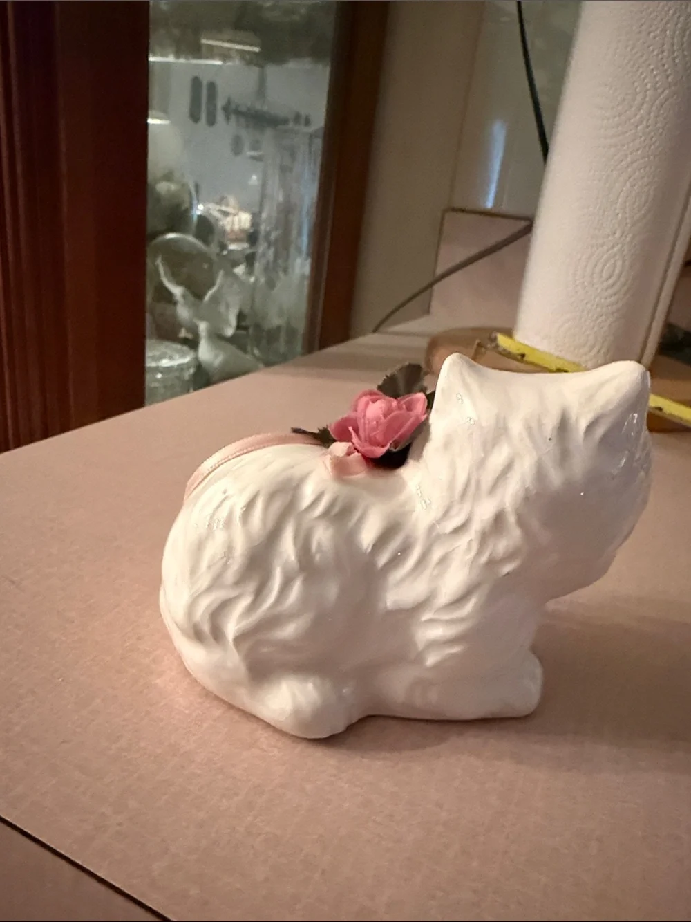 1990 Vintage Persian Cat with Pink Floral Accent